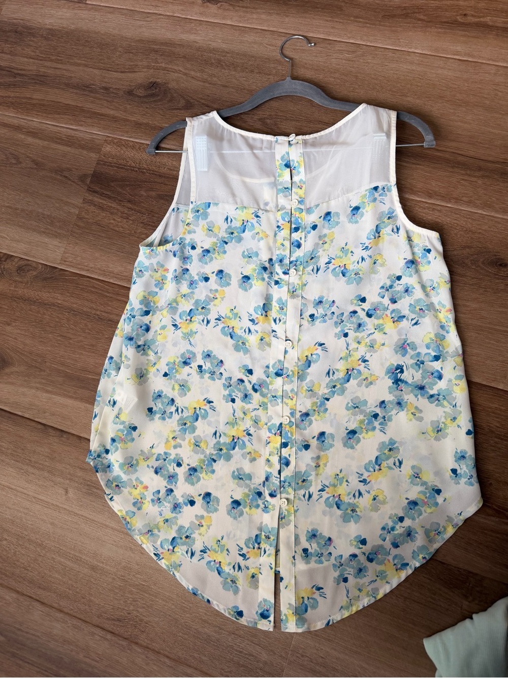 Source Unknown White Sleeveless Blouse with Blue & Yellow Floral Print
